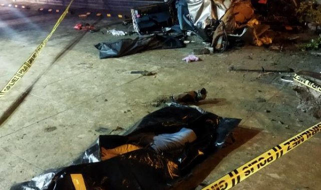 Aynı yöne giden otomobiller çarpıştı: 4 ölü, 2 yaralı