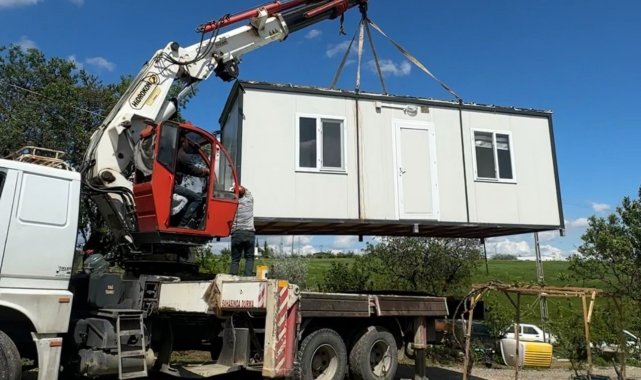 Babasına doğum günü hediyesi yerine depremzede aileye konteyner ev aldı
