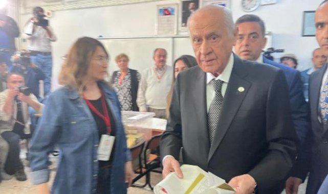 Bahçeli, Ankara'da oyunu kullandı