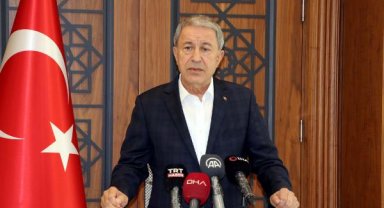 Bakan Akar: Suriye'nin kuzeyinde dün akşam 8 terörist etkisiz hale getirildi