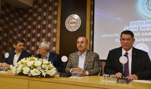 Bakan Çavuşoğlu: 'Erdoğan gitsin' diyenlerin pabucunu kaç seçimdir dama atıyoruz
