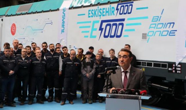 Bakan Dönmez: Elektrikli anahat lokomotifinin testleri bitmeden görüşme teklifleri geldi
