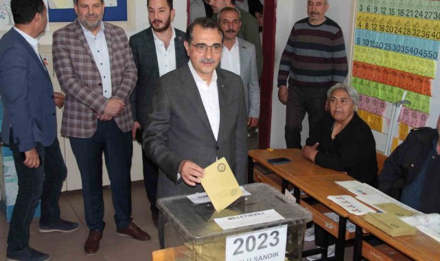 Bakan Dönmez'den seçim akşamı ile ilgili elektrik açıklaması