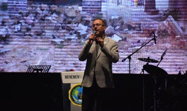 Bakan Kasapoğlu, 'Emiralem Çilek Festivali'ne katıldı