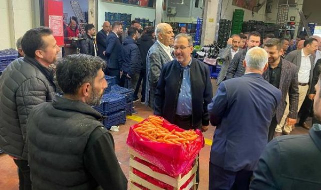 Bakan Kasapoğlu, İzmir Meyve ve Sebze Hali'ni ziyaret etti