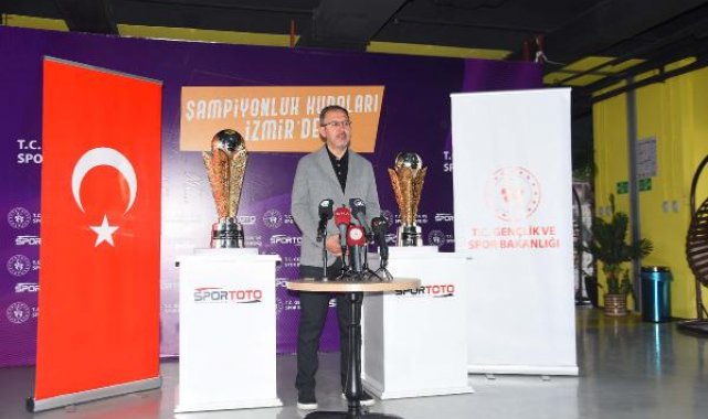 Bakan Kasapoğlu, şampiyonluk kupalarını tanıttı