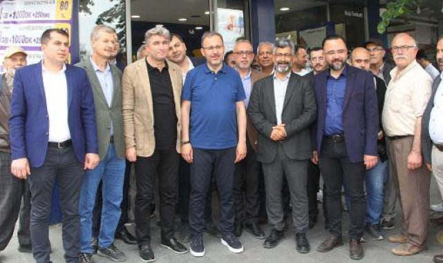 Bakan Kasapoğlu'ndan memleketi Kula'da esnaf ziyareti