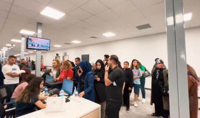 Bakan Koca'dan, Defne Devlet Hastanesi'nde hastalara ziyaret