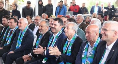 Bakan Kurum Rizeliler ve Bitlisliler Derneği'ni ziyaret etti