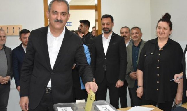 Bakan Özer, Ordu'da oyunu kullandı