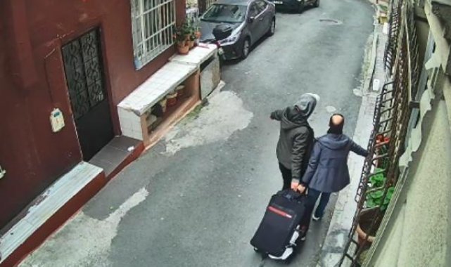 Bakırköy'de açmayı başaramadıkları kasayı çaldılar