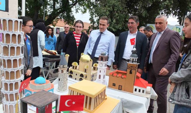Balıkesir'de 23 Okul öğrencilerinin eserleri sergilendi