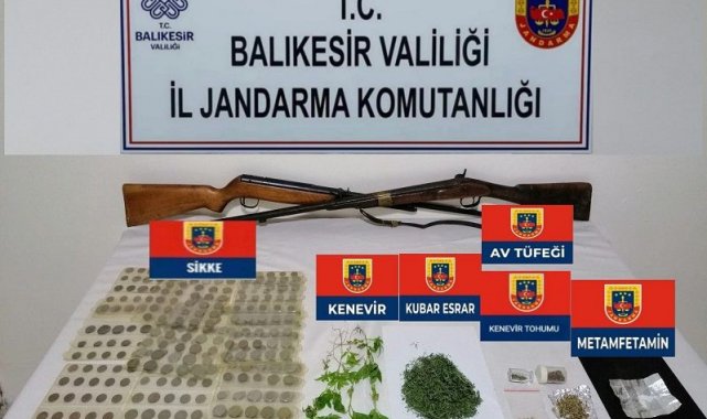 Balıkesir'de tarihi eser ve uyuşturucu satan 3 şahsa operasyon