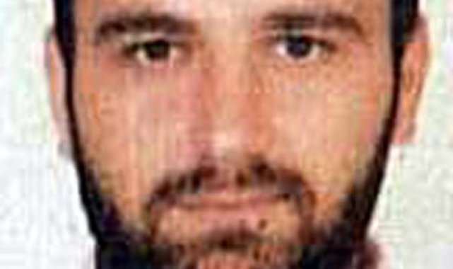 Bariyerlere devrilen TIR'ın şoförü öldü