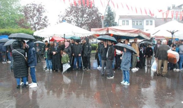 Bartın'da yağmur altında Togg ilgisi