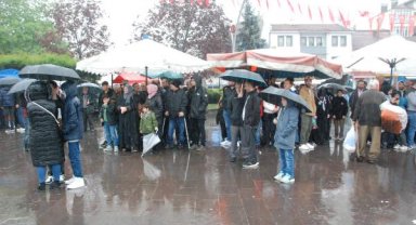 Bartın'da yağmur altında Togg ilgisi