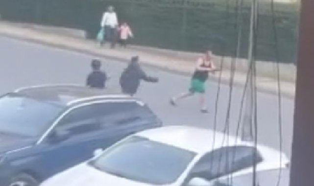 Başakşehir'de pompalı tüfekle sağa solan ateş eden adama, vatandaşlar müdahale ederken tüfek patladı
