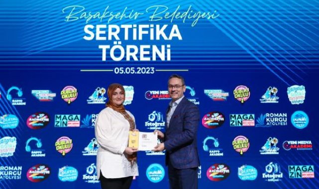 Başakşehir'de Yeni Medya Akademi mezunları sertifikalarını aldı