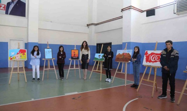 Başkale'de 'Cumhuriyet'in 100. Yılı Resim Sergisi' açıldı