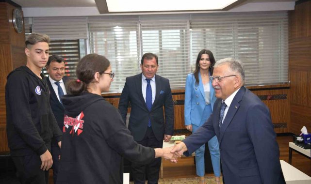 Başkan Büyükkılıç, genç milli sporcuları ağırladı