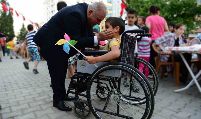 Başkan Mahçiçek; "İlgimizi gösterelim, engelleri ortadan kaldıralım"