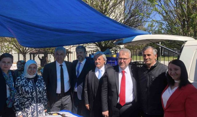 Başkan Tekin ilçe pazarında vatandaşlar ile buluştu