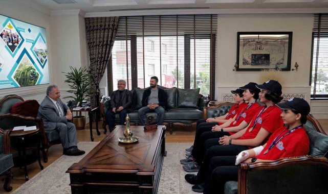 Başkan Yalçın'dan TEKNOFEST öğrencilerine ödül