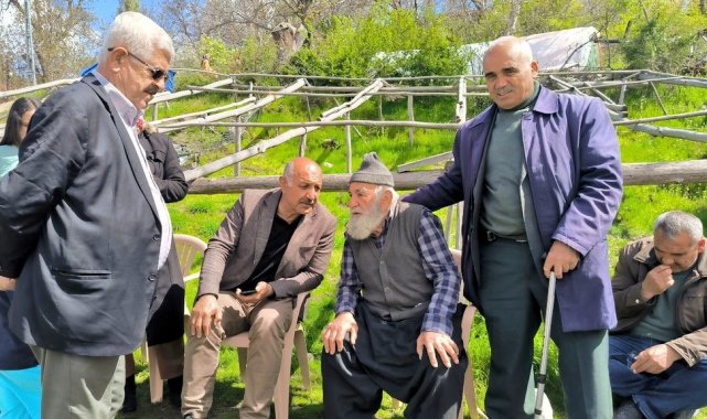 Başkan Zelyurt, Türkiye yüzyılı için kapı kapı geziyor