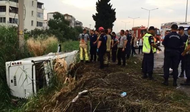 Bergama'da cezaevi nakil aracı devrildi: Sürücü ve 10 asker yaralı