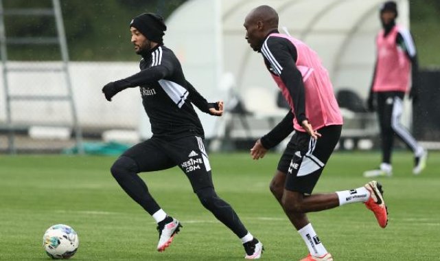 Beşiktaş'ta başkan Ahmet Nur Çebi antrenmanı takip etti