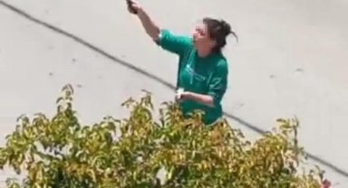 Bıçakla mahalleliyi tehdit edip, 2 kadınla kavga etti