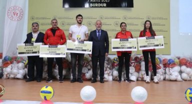 Burdur'da amatör spor kulüplerine destek