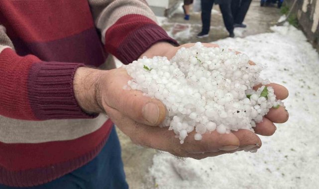 Burdur'da dolu hayatı felç etti