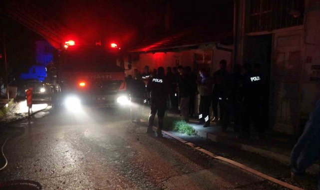 Burdur'da gece saatlerinde bir evde çıkan yangında maddi hasar oluştu