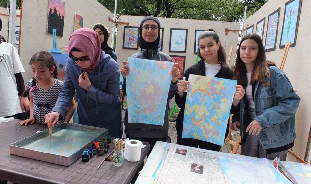 Burhaniye'de ebru sanatına yoğun ilgi
