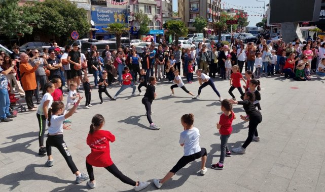 Burhaniye'de Gençlik Haftası başladı