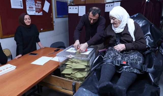 Bursa'da ambulansla okula, sedye ile sandığa