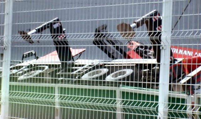Bursa'da fabrika bahçesindeki vinç devrildi: 1 ölü, 2 yaralı