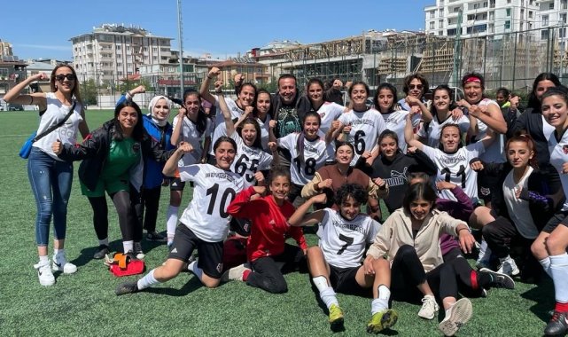 Büyükşehir Belediyespor Kadın Futbol Takımı Play-Off'a kaldı