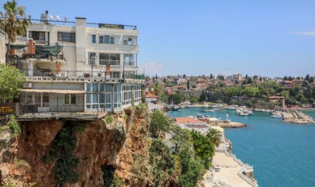 Çatlak falez üzerindeki yapıya 'Güçlendirme gerekmiyor' raporu