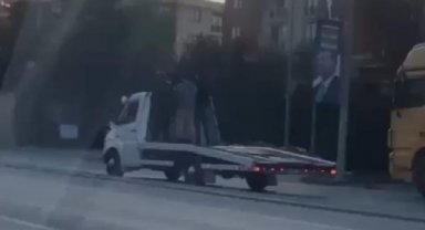Çekmeköy'de çekici üzerinde tehlikeli yolculuk