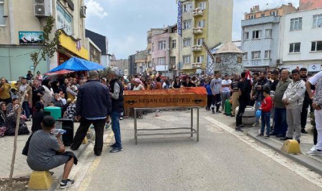Cezaevindeki anne ve baba, kızlarının cenazesine özel izinle katıldı
