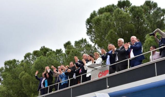 CHP'li Özel: Davulla zurna ile tüm Suriyelileri memleketine göndereceğiz