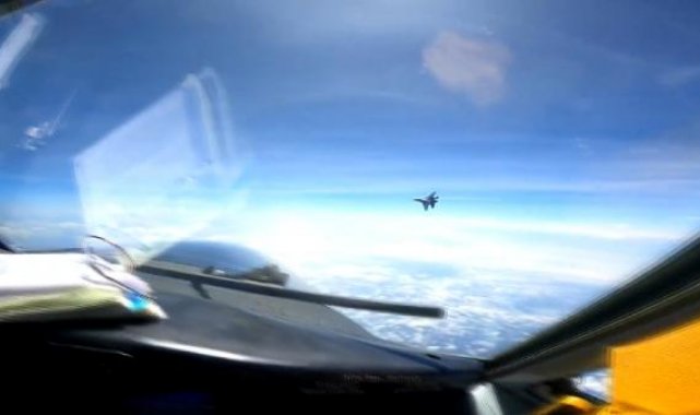 Çin savaş uçağı, ABD keşif uçağını engelledi: Pentagon tepki gösterdi