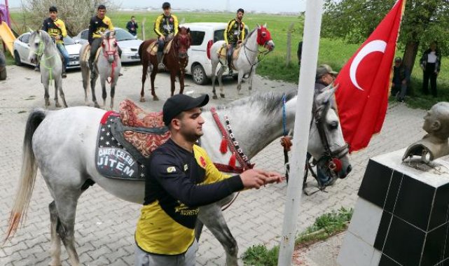 Ciritçiler, oy kullanmaya atlarıyla gitti