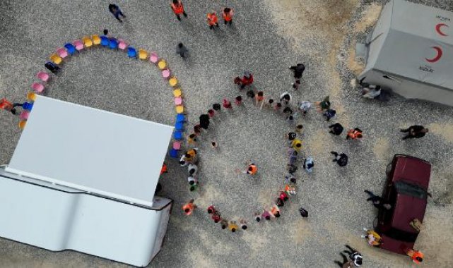 Çocuklara özel gezici araç depremin unutulan köylerine gidiyor