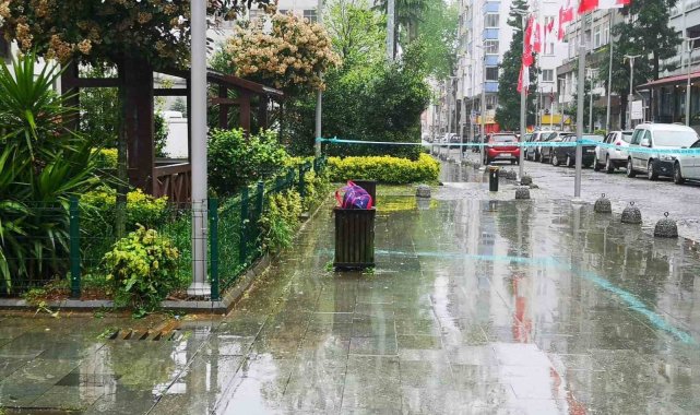 Çöp kutusundaki okul çantası paniğe neden oldu