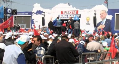 Cumhurbaşkanı Erdoğan Büyük İstanbul Mitingi'ne 1 milyon 700 bin kişinin katıldığını açıkladı