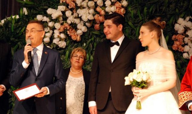 Cumhurbaşkanı Yardımcısı Oktay, nikah şahidi oldu