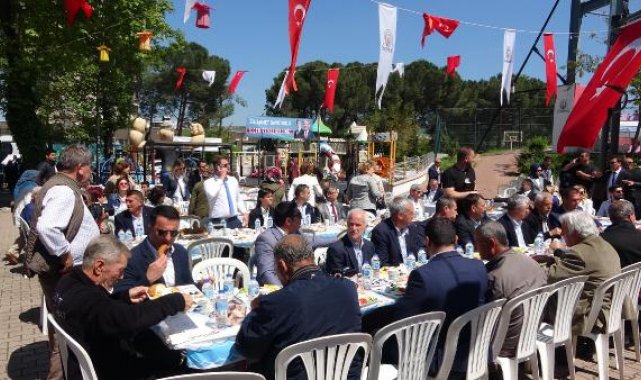 Davutoğlu: Bu ülkenin üstündeki istiklal güneşini daim kılmaya çalışıyoruz